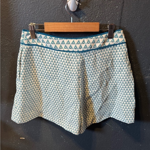 Women’s Blue and White Chino Dress Shorts with Geometric Pattern - Picture 4 of 5